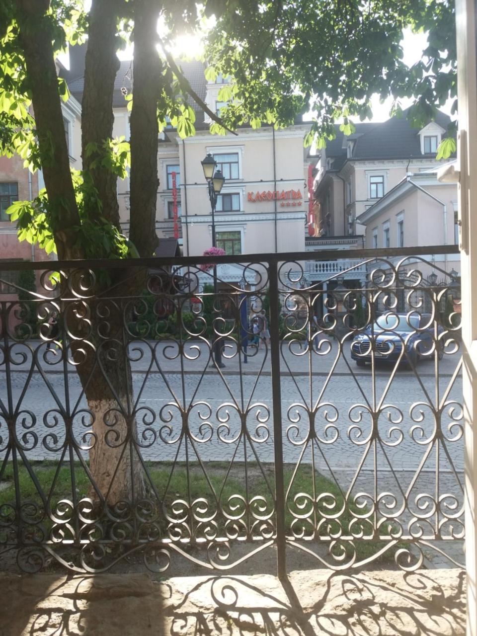 Уютные Апартаменты В Самом Сердце Старого Города Kamianets-Podilskyi Exterior foto